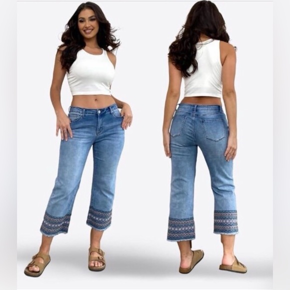 Flamingals Denim - Flamingals Straight Leg Cropped Mid Rise Stretchy Tribal Embroidery Jeans-Large